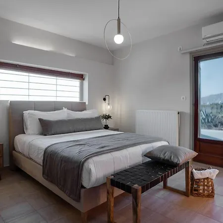 Echo Fira (Santorini)