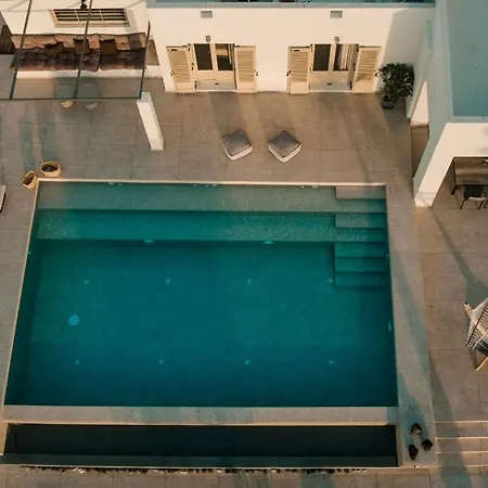 Echo * Fira (Santorini)