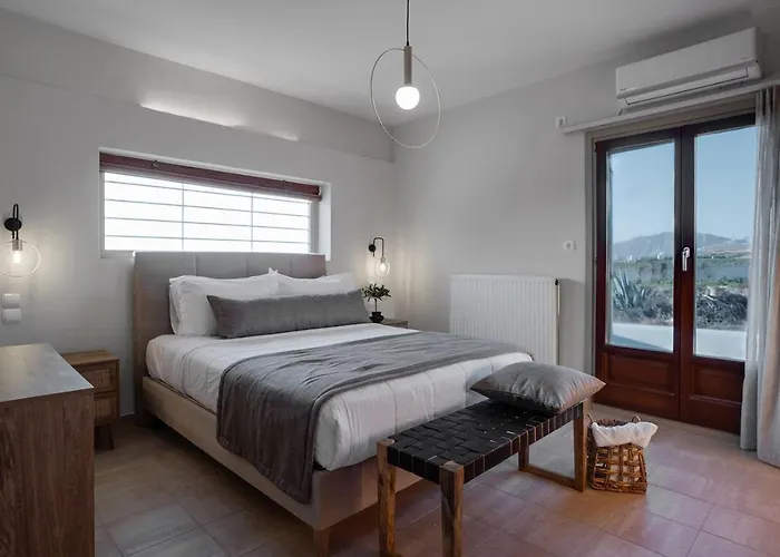 Echo Fira (Santorini)