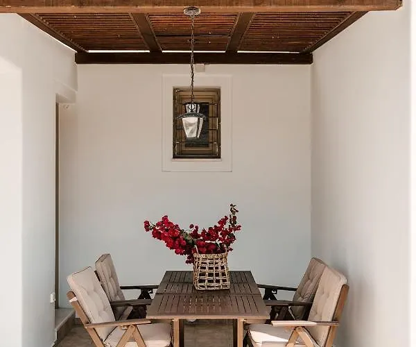 Echo * Fira (Santorini)