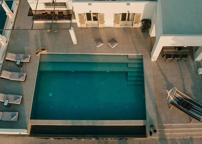 Echo * Fira (Santorini)